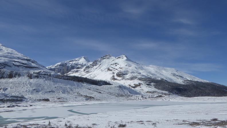 SunWapta lake, au pied du glacier Athabasca, Aberta